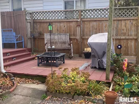 Exterior - 2425 S 10th St, Springfield, IL 62703 photo 4 of 7