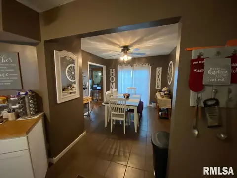 Dining - 2425 S 10th St, Springfield, IL 62703 photo 1 of 2