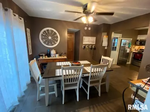 Dining - 2425 S 10th St, Springfield, IL 62703 photo 2 of 2