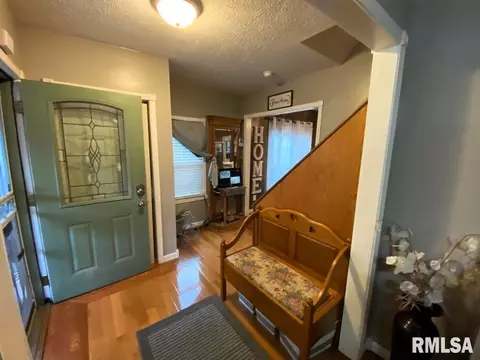 Entry Way - 2425 S 10th St, Springfield, IL 62703 photo 1 of 7