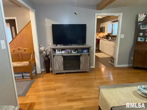 Entry Way - 2425 S 10th St, Springfield, IL 62703 photo 4 of 7