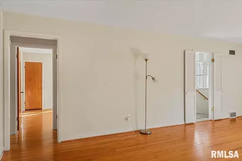 2514 S Walnut St, Springfield, IL 62704 photo 3