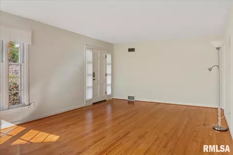 2514 S Walnut St, Springfield, IL 62704 photo 7