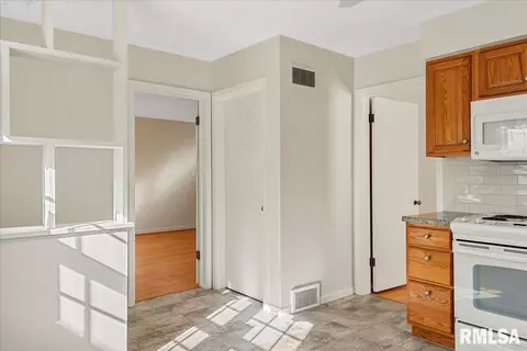 2514 S Walnut St, Springfield, IL 62704 photo 11