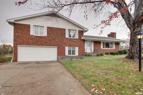 2649 Hillside Dr, Quincy, IL 62301
