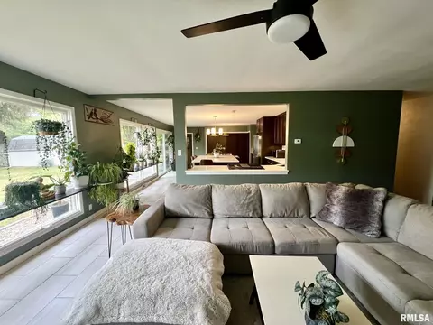 2105 Blackhawk Rd, Springfield, IL 62702 photo 9