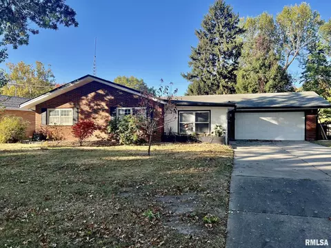 2105 Blackhawk Rd, Springfield, IL 62702