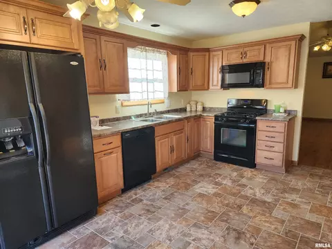 125 Genoa Dr, Springfield, IL 62703 photo 3