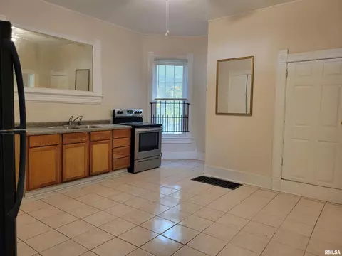 935 W Washington St, Springfield, IL 62702 photo 10