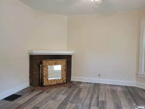 935 W Washington St, Springfield, IL 62702 photo 6