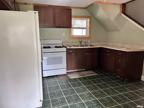 401 S Pearl St, Bluffs, IL 62621 photo 3