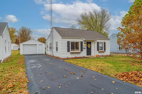1524 Pulaski St, Lincoln, IL 62656