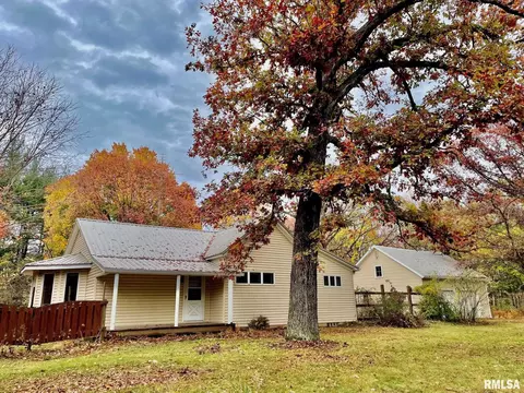 14182 Boy Scout Trl, Petersburg, IL 62675