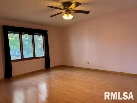 Living - 5 Danbury Dr, Springfield, IL 62704 photo 1 of 1