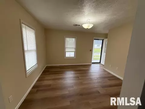 Living - 922 E Percy Ave, Springfield, IL 62702 photo 2 of 2