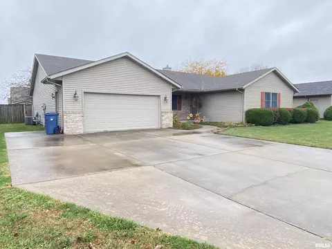 1530 Sequoia Dr, Chatham, IL 62629