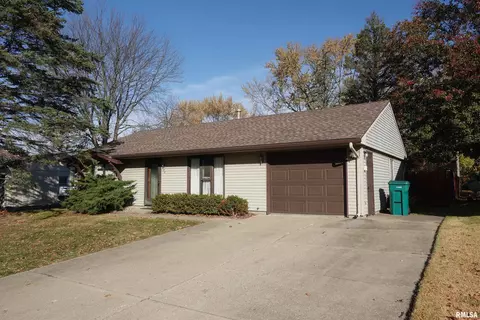 39 Imperial Dr, Galesburg, IL 61401