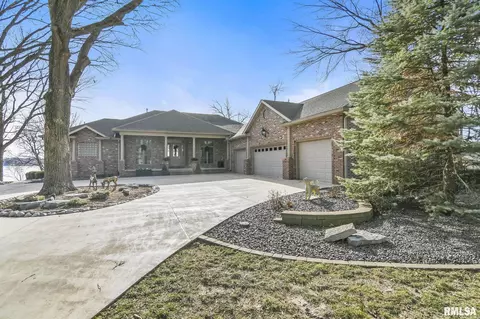 208 Maple Grove Ln, Springfield, IL 62712