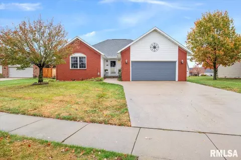 1355 Wyndmoor Dr, Rochester, IL 62563
