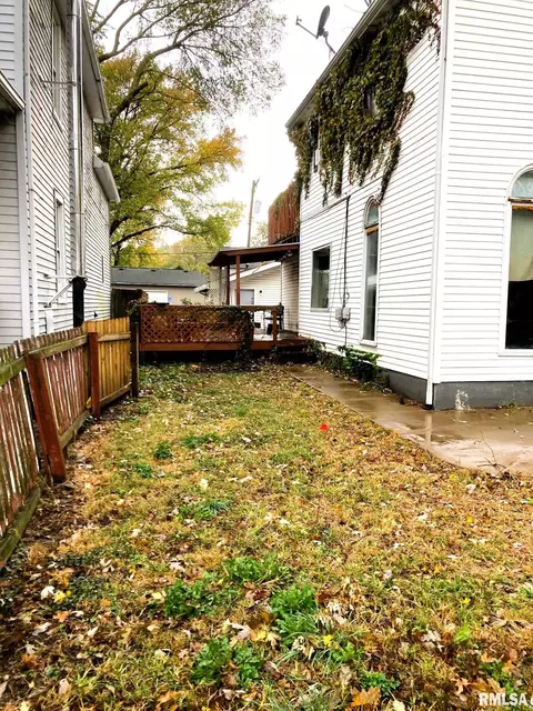 1231 N 4th St, Springfield, IL 62702 photo 2