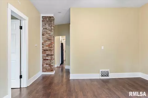 2317 S 10th St, Springfield, IL 62703 photo 3