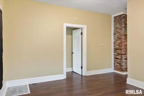 2317 S 10th St, Springfield, IL 62703 photo 2