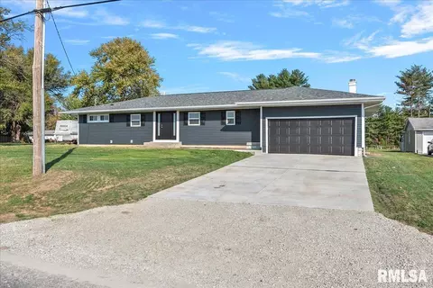 120 13th St, Pawnee, IL 62558