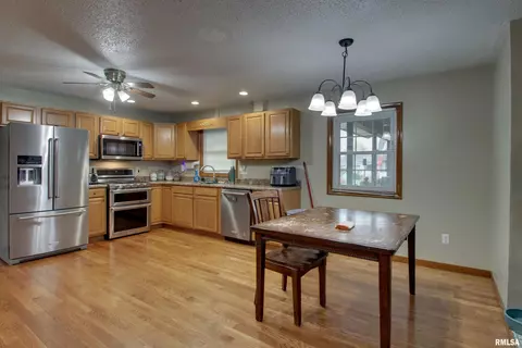 200 W Prairie St, Camp Point, IL 62320 photo 10