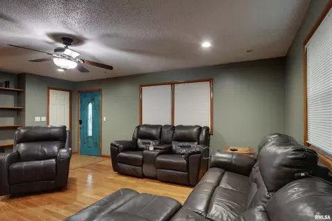 200 W Prairie St, Camp Point, IL 62320 photo 4