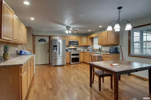 200 W Prairie St, Camp Point, IL 62320 photo 7