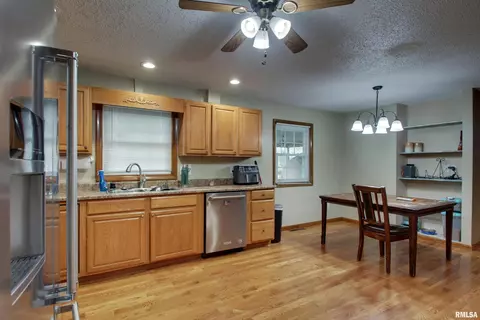200 W Prairie St, Camp Point, IL 62320 photo 9