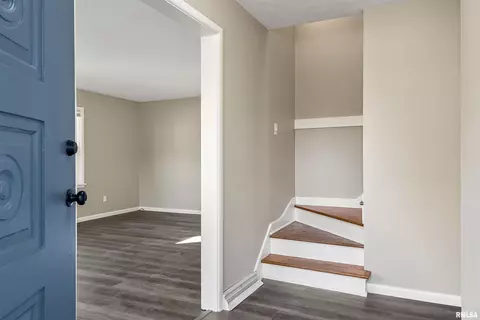 1200 S Walnut St, Springfield, IL 62704 photo 3