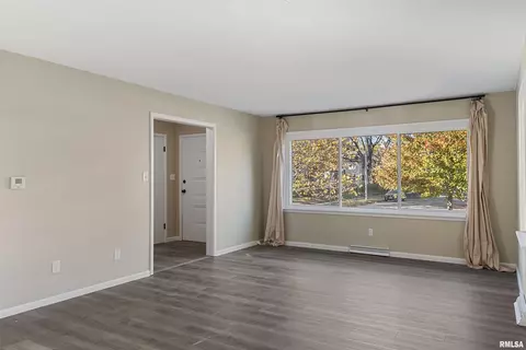 1200 S Walnut St, Springfield, IL 62704 photo 4