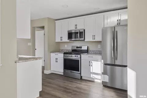 1200 S Walnut St, Springfield, IL 62704 photo 9