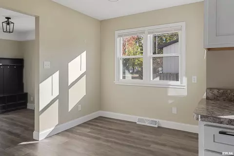 1200 S Walnut St, Springfield, IL 62704 photo 11