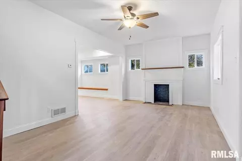 630 W Hay St, Springfield, IL 62702 photo 2