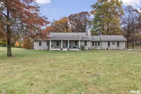 22608 Woodcrest Ln, Petersburg, IL 62675