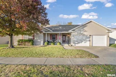 3009 Twin Lakes Dr, Springfield, IL 62707