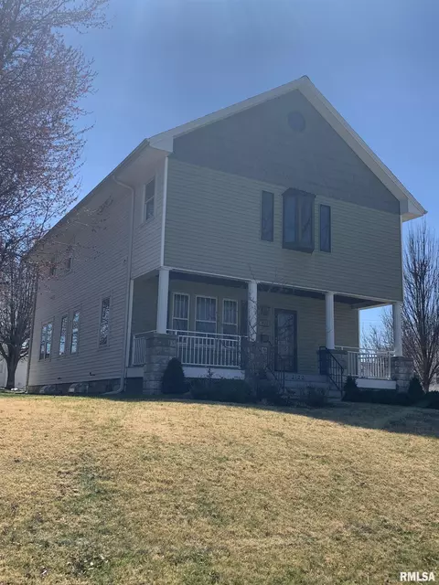 2122 Jefferson St, Quincy, IL 62301