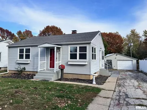 1504 S Clay Ave, Jacksonville, IL 62650