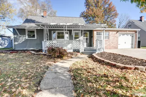 510 N Shumway St, Taylorville, IL 62568