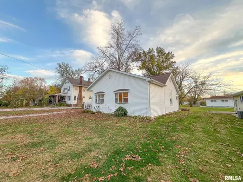 409 E 2nd South St, Carlinville, IL 62626