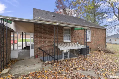 617 E Jefferson St, Riverton, IL 62561 photo 38