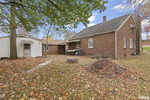 617 E Jefferson St, Riverton, IL 62561 photo 40