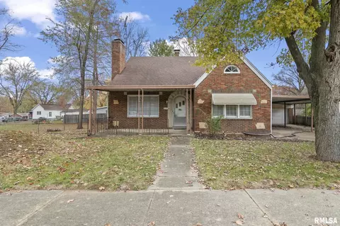 617 E Jefferson St, Riverton, IL 62561