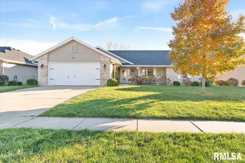 322 Piazza Ln, Chatham, IL 62629