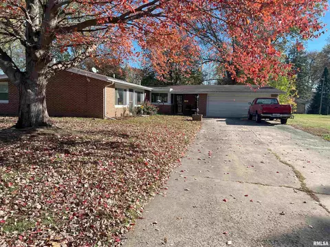 1606 Elmwood St, South Jacksonville, IL 62650