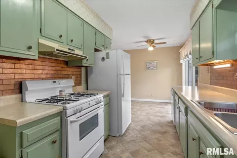 33 Coachlight Ct, Springfield, IL 62703 photo 11