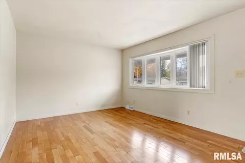 33 Coachlight Ct, Springfield, IL 62703 photo 2