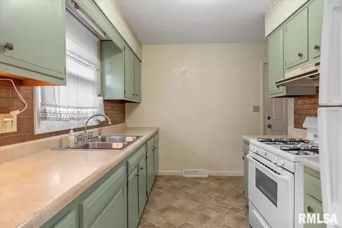 33 Coachlight Ct, Springfield, IL 62703 photo 9